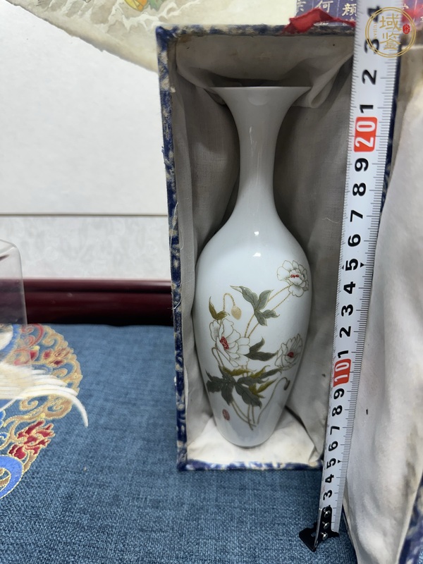 古玩陶瓷花卉紋撇口瓶真品鑒賞圖