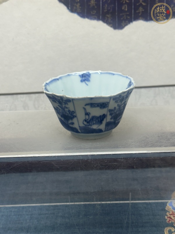 古玩陶瓷花卉鶴紋青花杯真品鑒賞圖