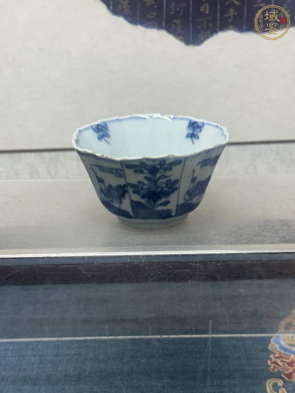 古玩陶瓷花卉鶴紋青花杯真品鑒賞圖