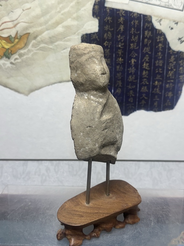 古玩陶瓷元明代博物館級別精品人物雕像拍賣，當(dāng)前價格690元