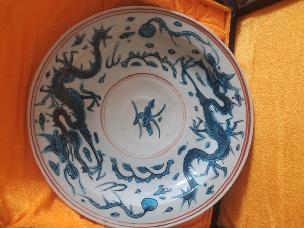 古玩轉賣明代晚期紅綠彩龍紋盤拍賣，當前價格168元
