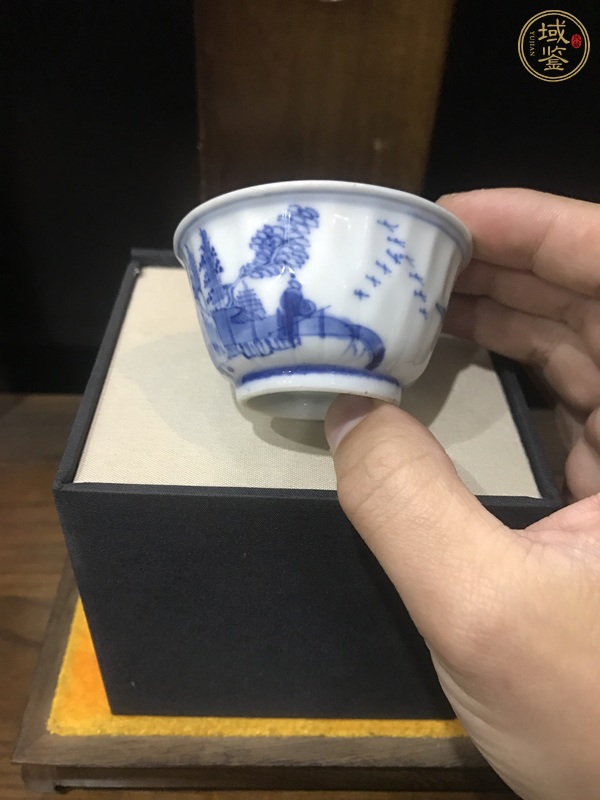 古玩陶瓷山水紋青花杯真品鑒賞圖