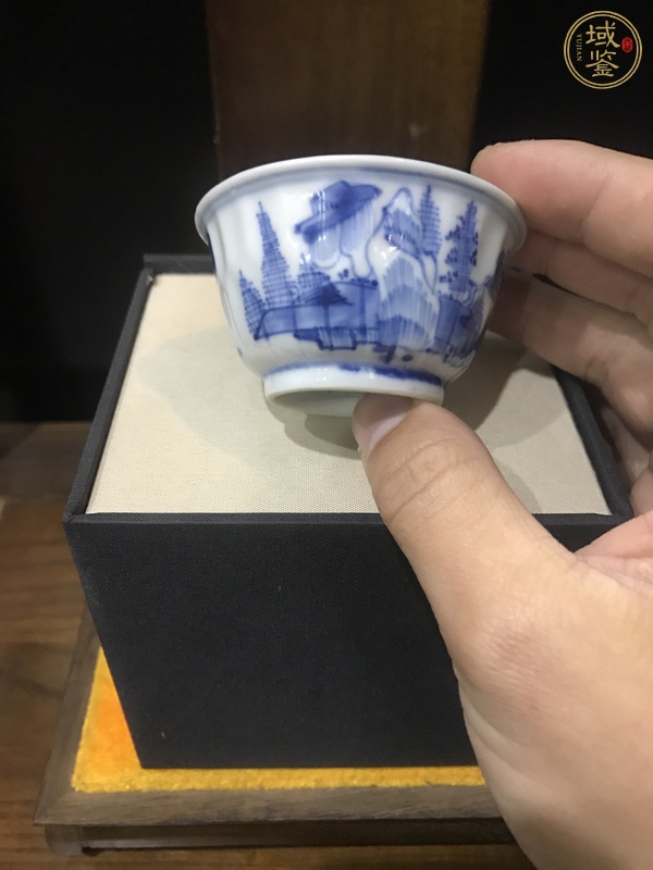 古玩陶瓷山水紋青花杯真品鑒賞圖