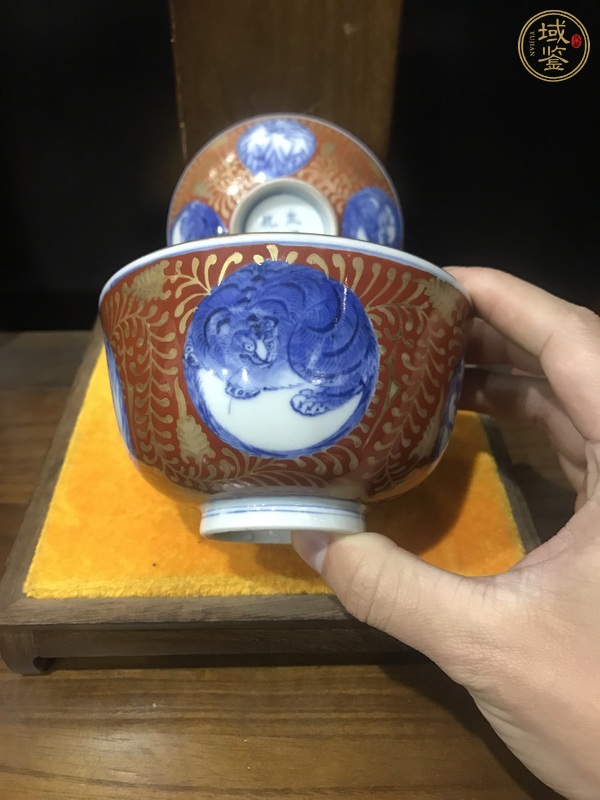 古玩陶瓷珊瑚紅釉描金青花小碗真品鑒賞圖