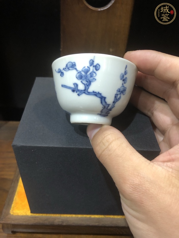 古玩陶瓷花卉紋青花杯真品鑒賞圖