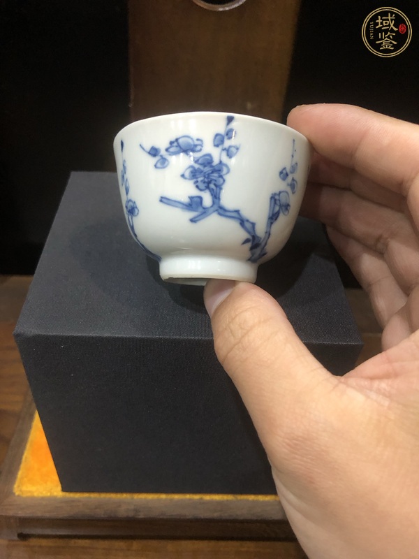 古玩陶瓷花卉紋青花杯真品鑒賞圖