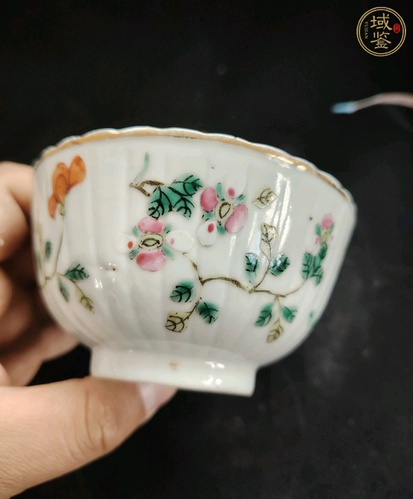 古玩陶瓷一鳴驚人粉彩瓜棱茶圓真品鑒賞圖