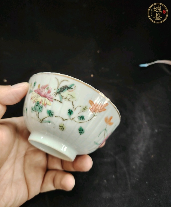 古玩陶瓷一鳴驚人粉彩瓜棱茶圓真品鑒賞圖