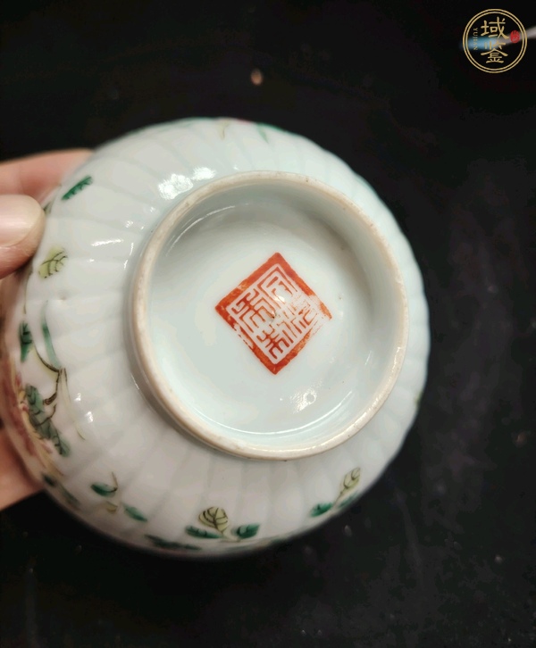 古玩陶瓷一鳴驚人粉彩瓜棱茶圓真品鑒賞圖