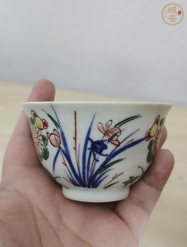 古玩陶瓷日本明治青花彩繪花卉紋杯真品鑒賞圖