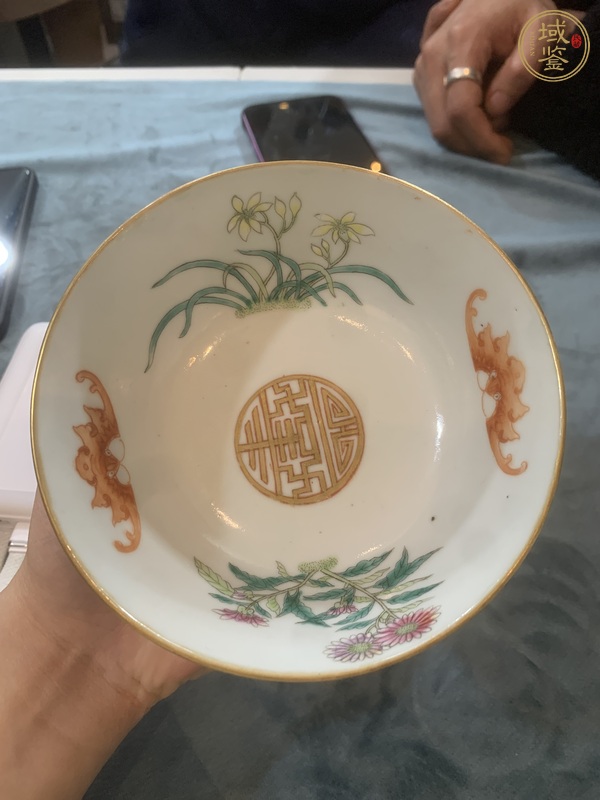 古玩陶瓷粉彩人物碗真品鑒賞圖