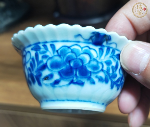 古玩陶瓷嬰戲紋青花花口杯真品鑒賞圖