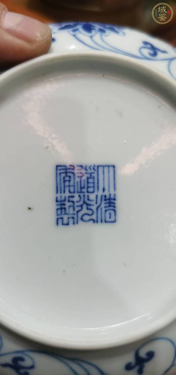 古玩陶瓷青花纏枝花卉盤真品鑒賞圖