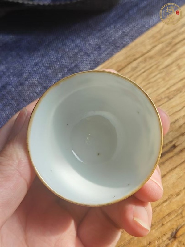 古玩陶瓷飛黃騰達(dá)粉彩臥足杯真品鑒賞圖