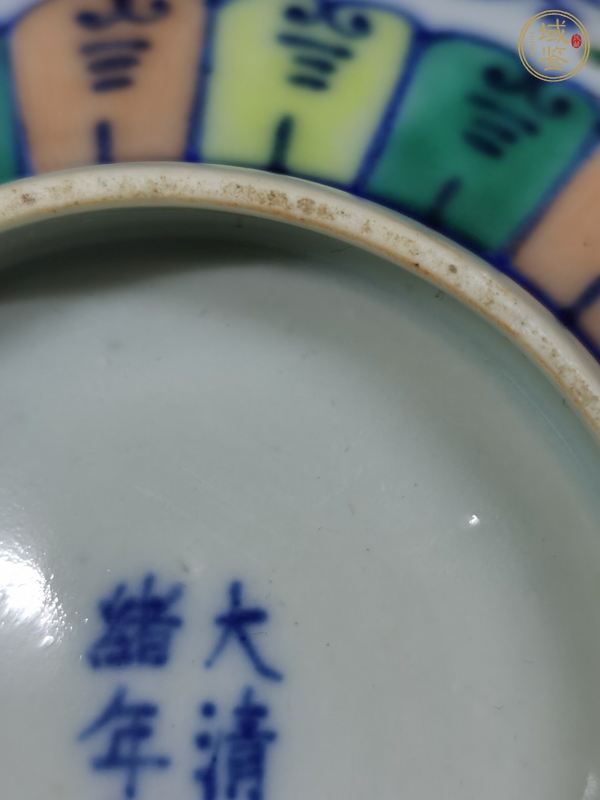 古玩陶瓷加彩青花纏枝蓮紋碗真品鑒賞圖