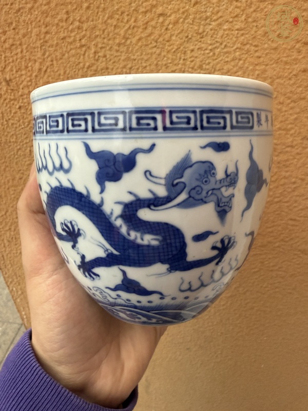 古玩陶瓷龍紋青花缸真品鑒賞圖