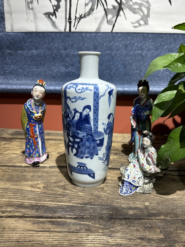 古玩陶瓷清代光緒細(xì)路青花人物紋瓶拍賣,當(dāng)前價(jià)格13800元