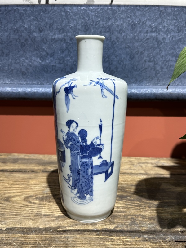古玩陶瓷清代光緒細(xì)路青花人物紋瓶拍賣,當(dāng)前價(jià)格13800元