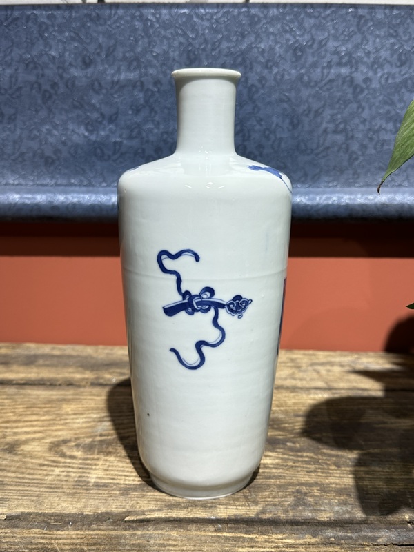 古玩陶瓷清代光緒細(xì)路青花人物紋瓶拍賣,當(dāng)前價(jià)格13800元