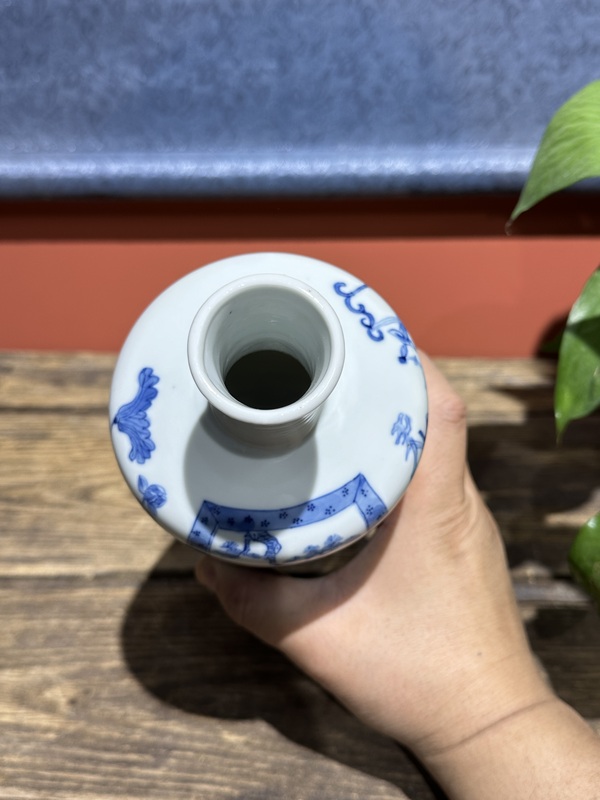 古玩陶瓷清代光緒細(xì)路青花人物紋瓶拍賣,當(dāng)前價(jià)格13800元