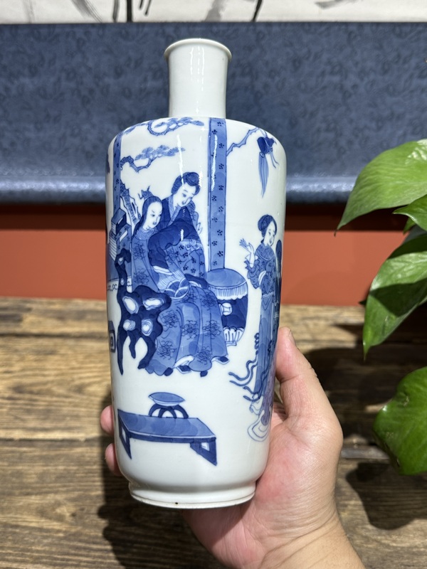 古玩陶瓷清代光緒細(xì)路青花人物紋瓶拍賣,當(dāng)前價(jià)格13800元