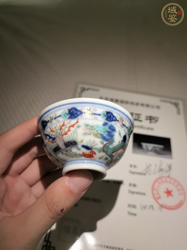 古玩陶瓷青花加彩杯真品鑒賞圖