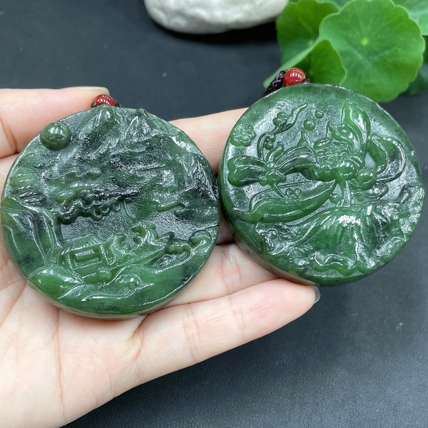 古玩轉(zhuǎn)賣149和田碧玉掛件兩件一手走拍賣,當(dāng)前價(jià)格4000元