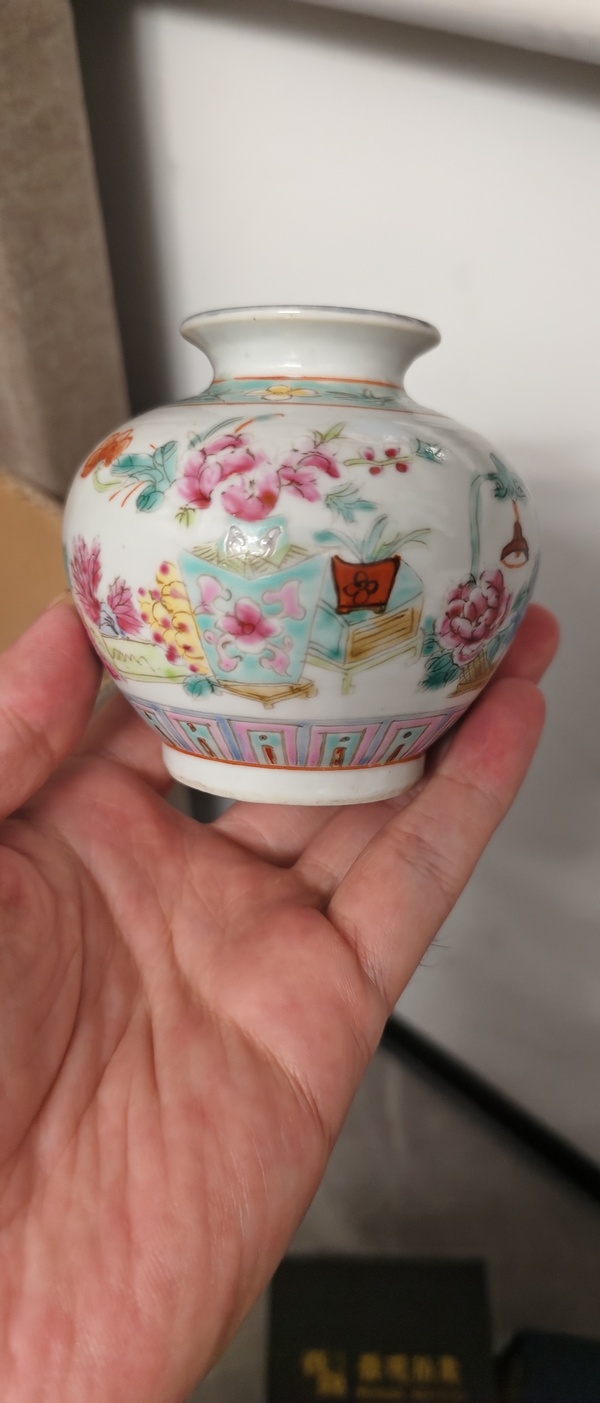 古玩轉(zhuǎn)賣粉彩博古圖石榴尊拍賣，當前價格6800元