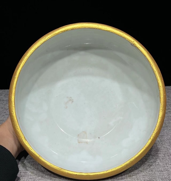 古玩陶瓷粉彩花卉紋捧盒底拍賣,當前價格3680元