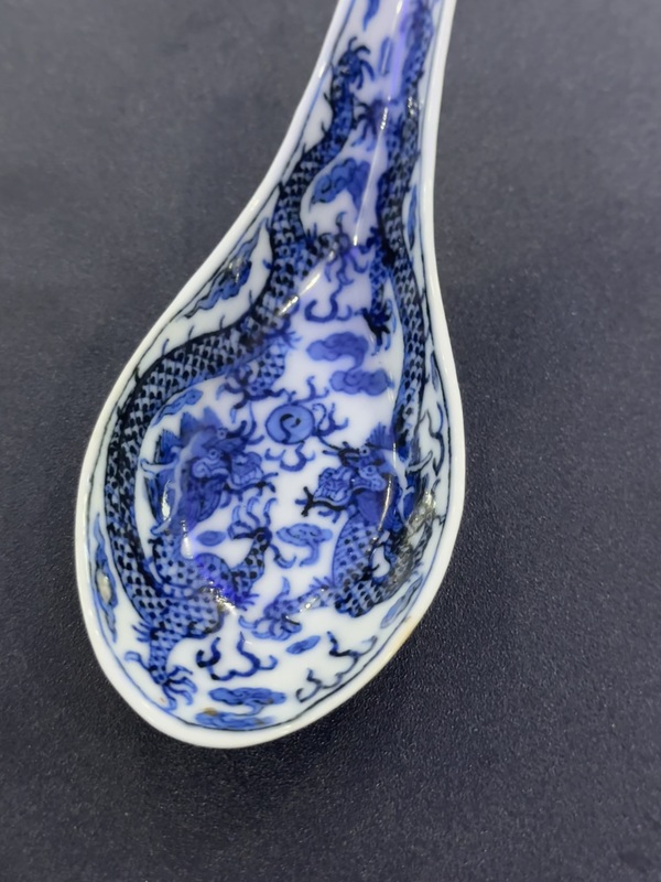 古玩陶瓷青花趕珠龍紋調羹勺子拍賣,當前價格8880元