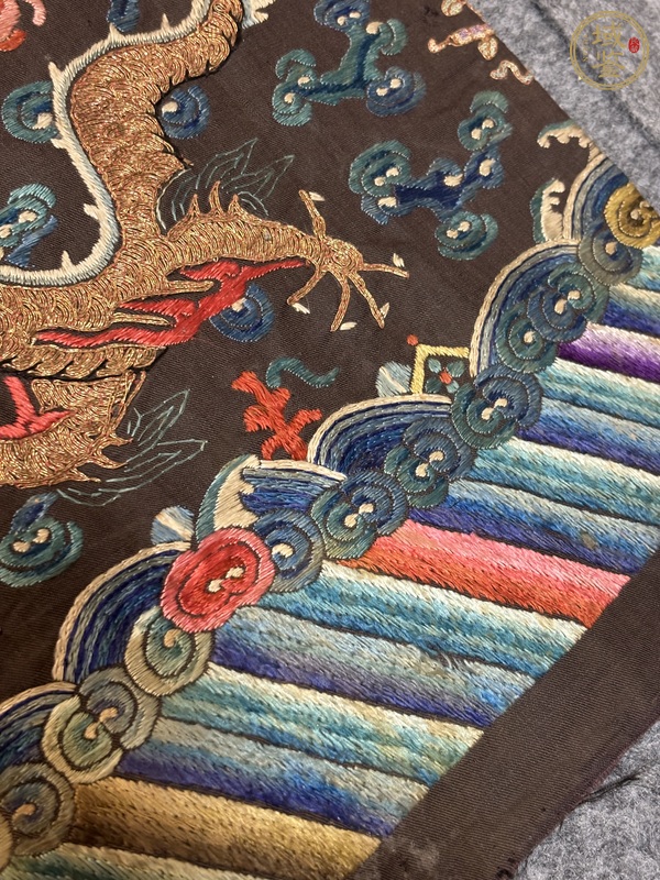 古玩雜項龍紋刺繡真品鑒賞圖