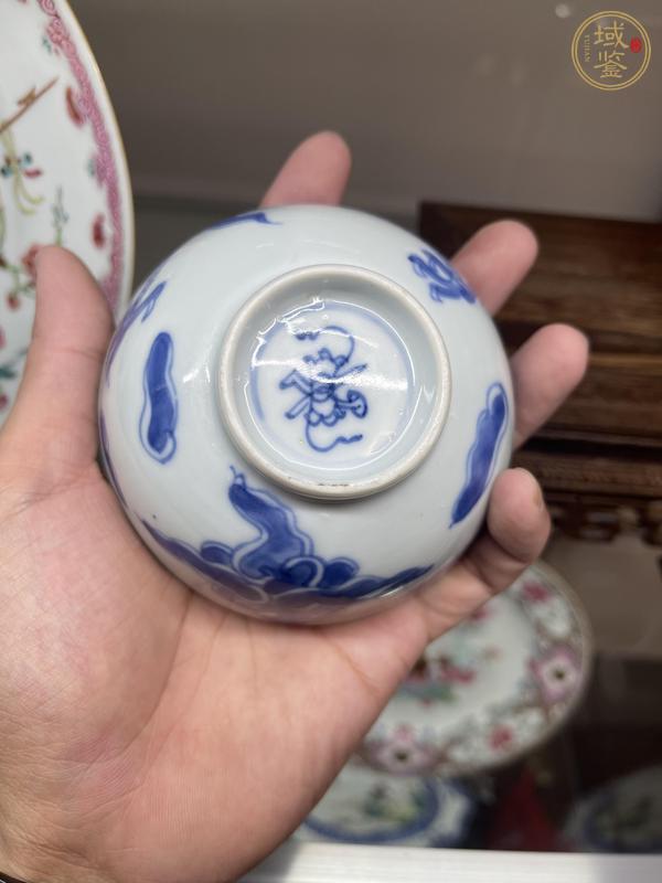 古玩陶瓷過墻龍紋青花杯真品鑒賞圖