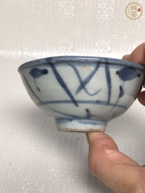 古玩陶瓷青花花卉紋茶碗真品鑒賞圖