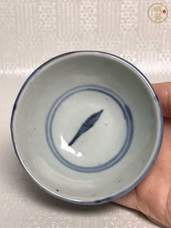 古玩陶瓷青花花卉紋茶碗真品鑒賞圖