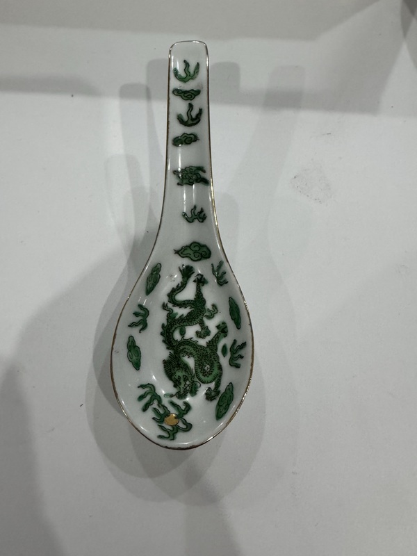 古玩陶瓷白釉綠龍調(diào)羹勺子一只拍賣(mài),當(dāng)前價(jià)格598元