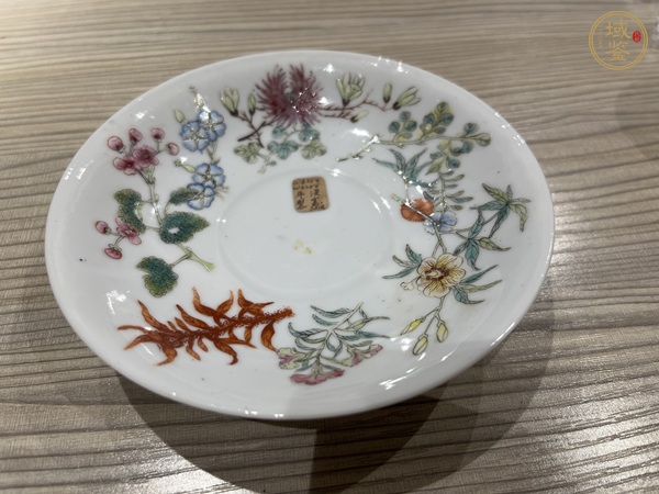 古玩陶瓷粉彩花卉紋盤真品鑒賞圖