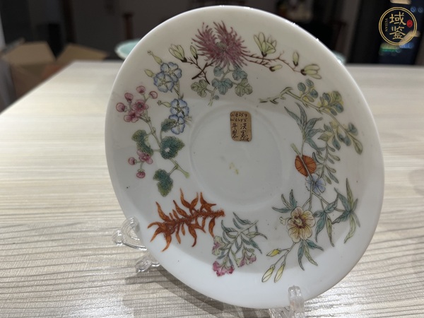 古玩陶瓷粉彩花卉紋盤真品鑒賞圖