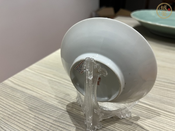 古玩陶瓷粉彩花卉紋盤真品鑒賞圖