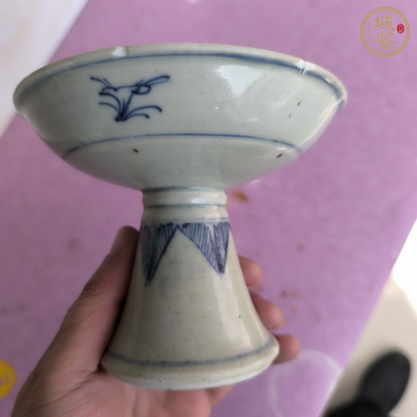 古玩陶瓷青花淡描花卉紋高足盤真品鑒賞圖