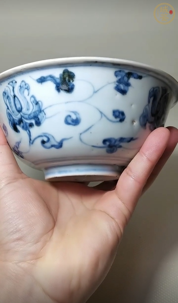 古玩陶瓷青花纏枝花卉紋茶碗真品鑒賞圖