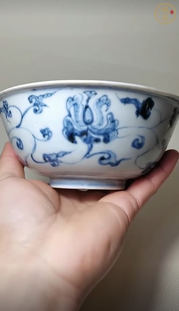 古玩陶瓷青花纏枝花卉紋茶碗真品鑒賞圖