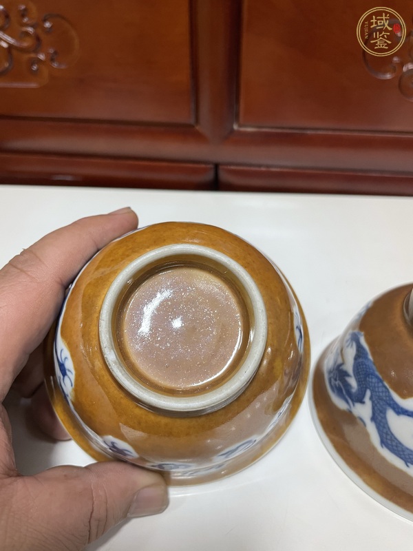 古玩陶瓷紫金釉青花龍紋杯真品鑒賞圖