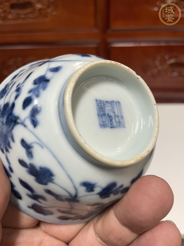 古玩花卉紋青花小碗真品鑒賞圖