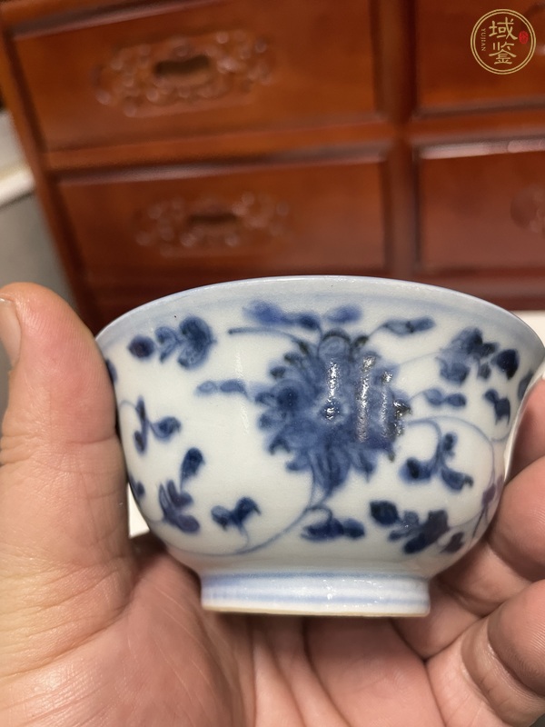 古玩陶瓷花卉紋青花小碗真品鑒賞圖