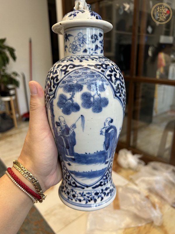 古玩陶瓷人物紋青花雞腿蓋瓶真品鑒賞圖