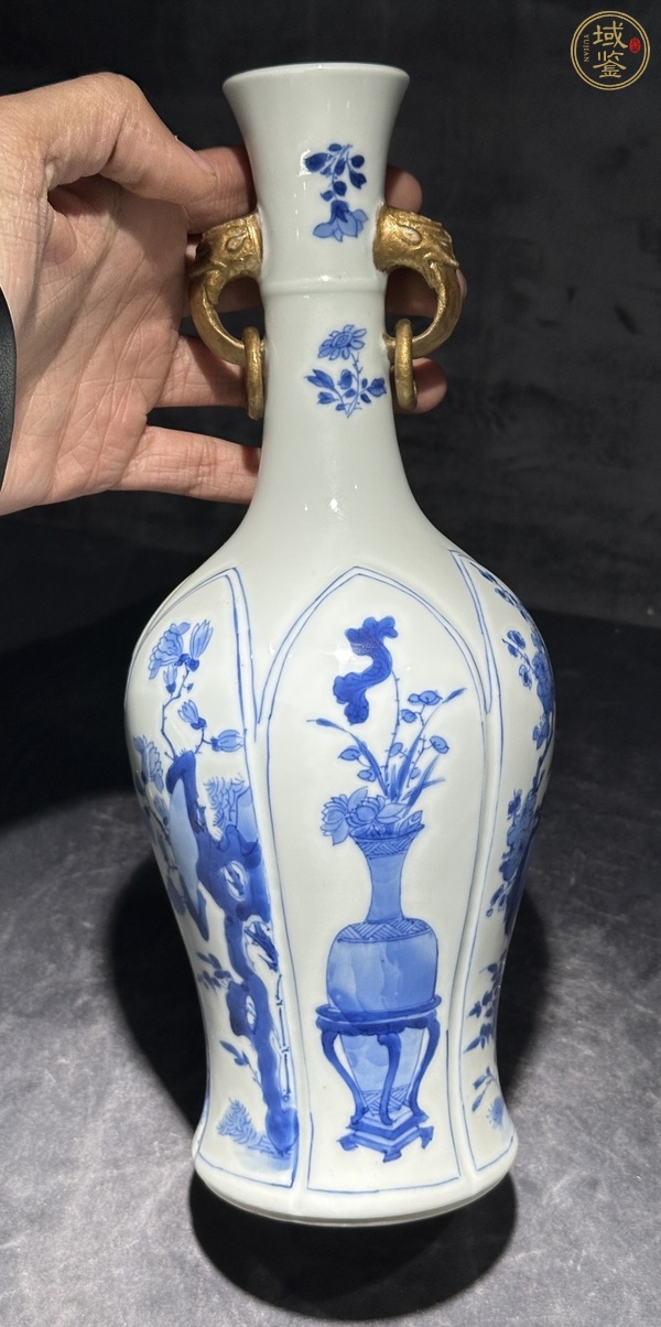 古玩陶瓷青花環(huán)耳花卉瓶真品鑒賞圖