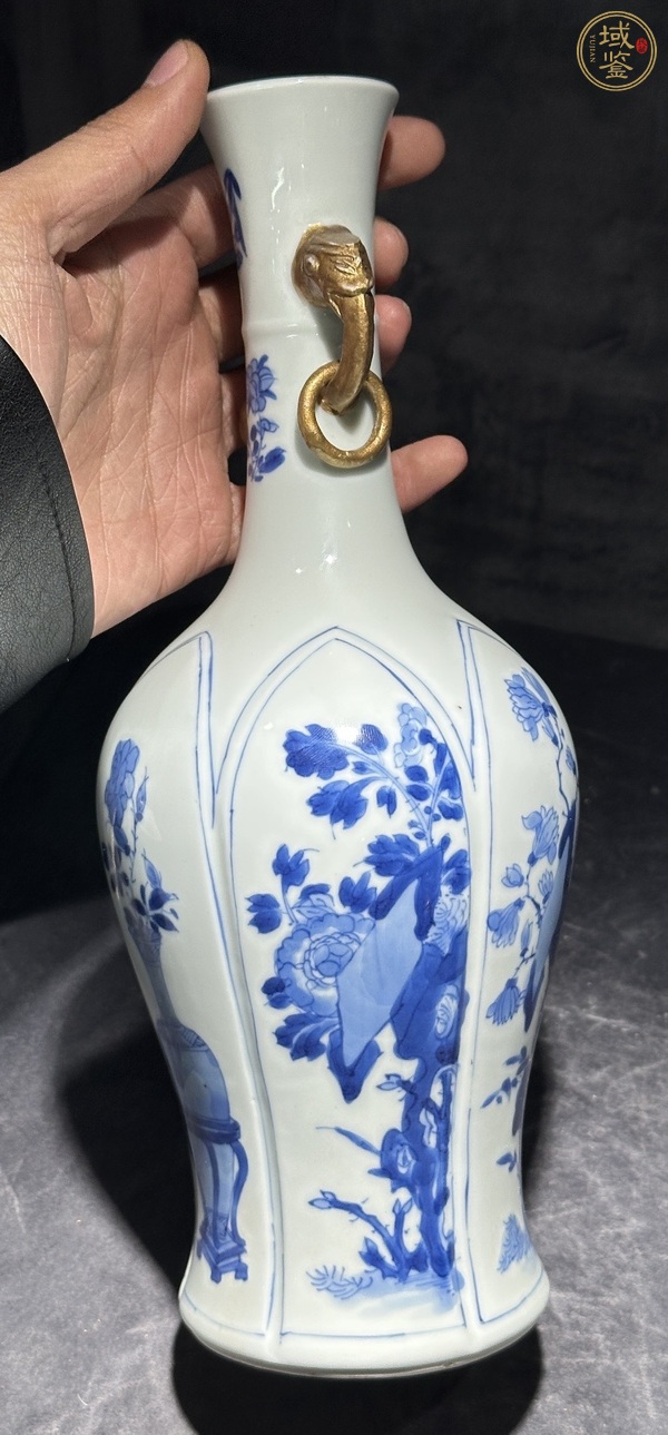 古玩陶瓷青花環(huán)耳花卉瓶真品鑒賞圖