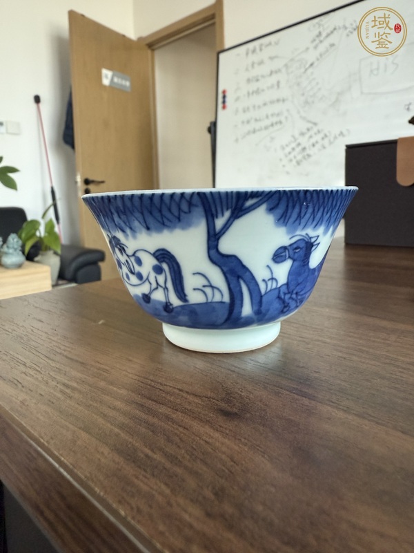 古玩陶瓷馬紋青花杯真品鑒賞圖