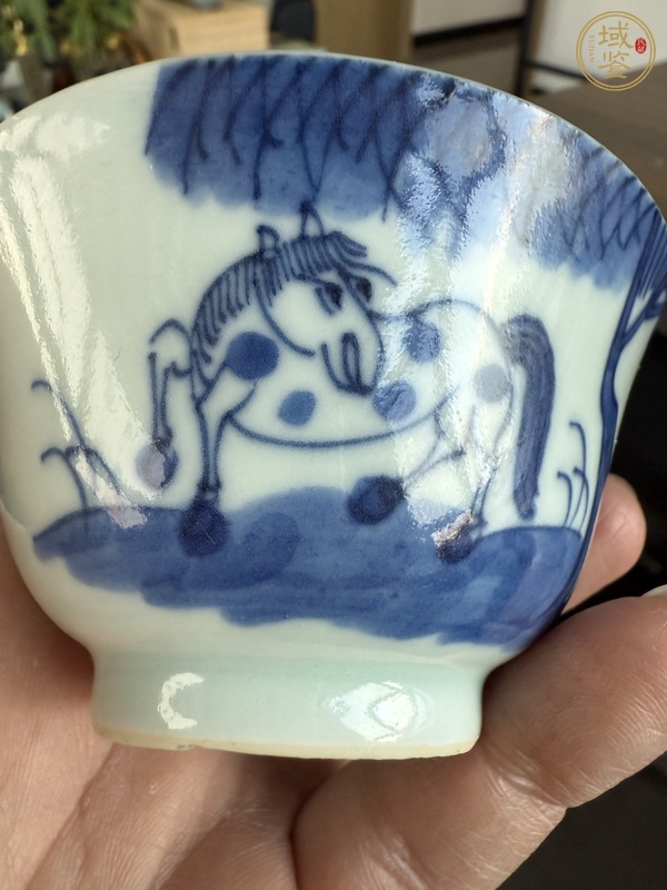 古玩陶瓷馬紋青花杯真品鑒賞圖