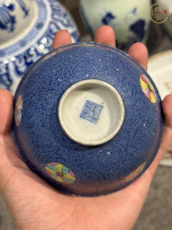 古玩陶瓷粉彩軋道皮球花碗真品鑒賞圖